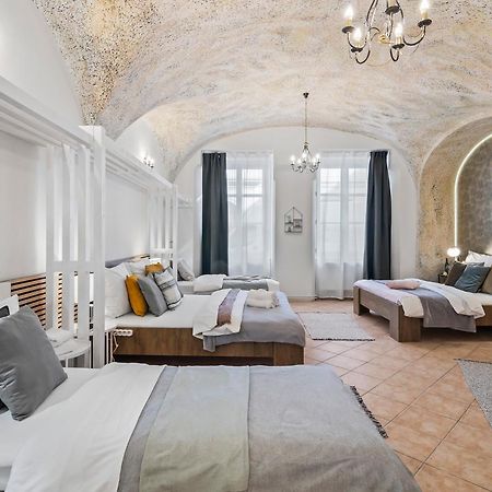 Charles Bridge Historical Apts By Michal&Friends Prag Exterior foto