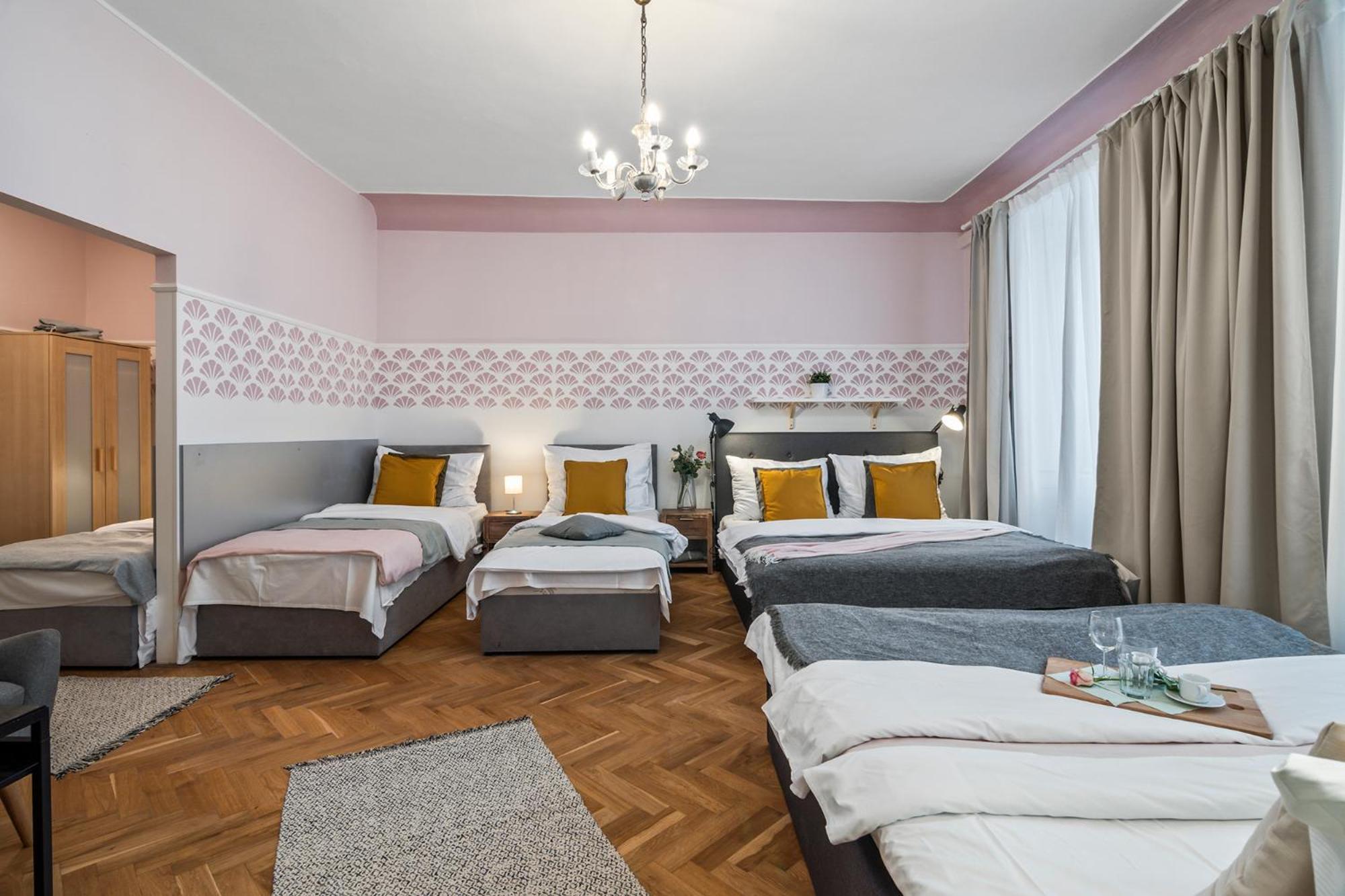 Charles Bridge Historical Apts By Michal&Friends Prag Exterior foto