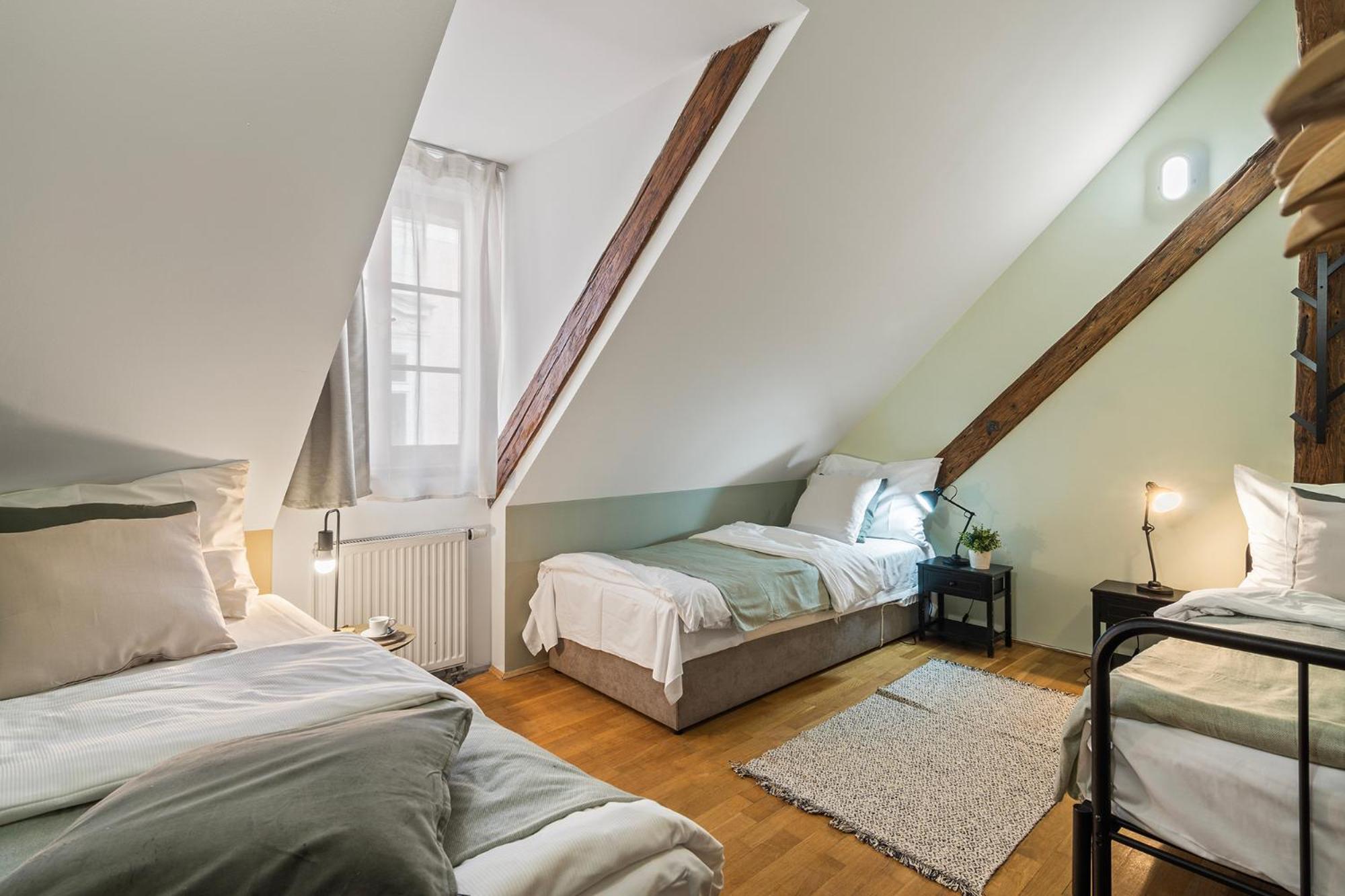 Charles Bridge Historical Apts By Michal&Friends Prag Exterior foto