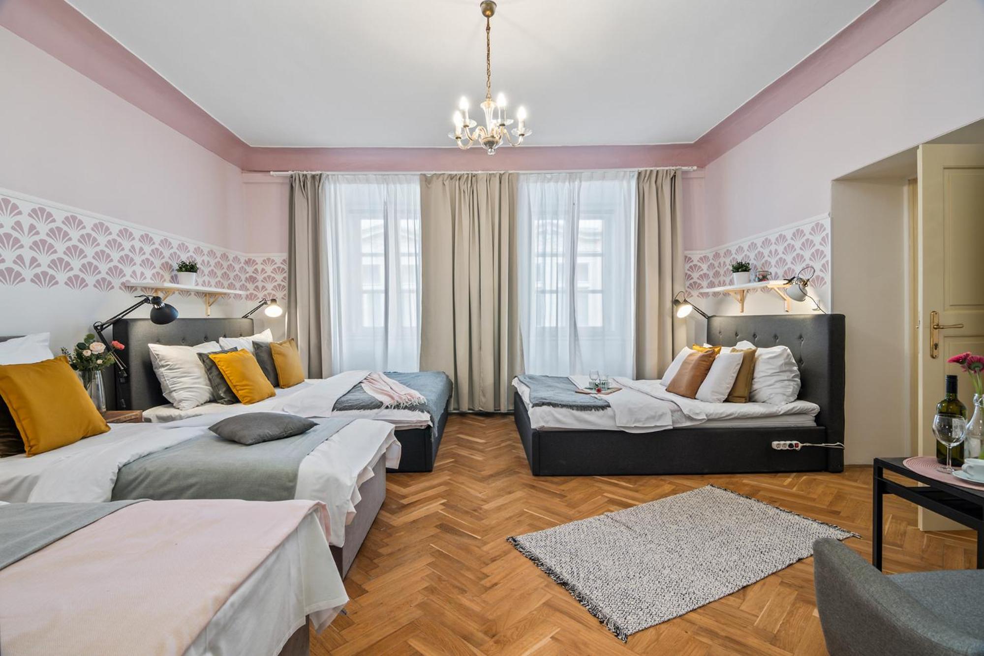 Charles Bridge Historical Apts By Michal&Friends Prag Exterior foto