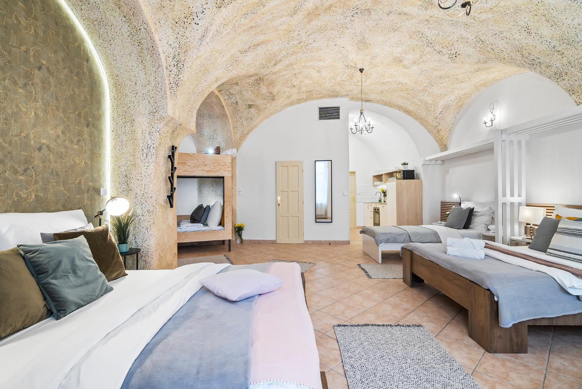 Charles Bridge Historical Apts By Michal&Friends Prag Exterior foto