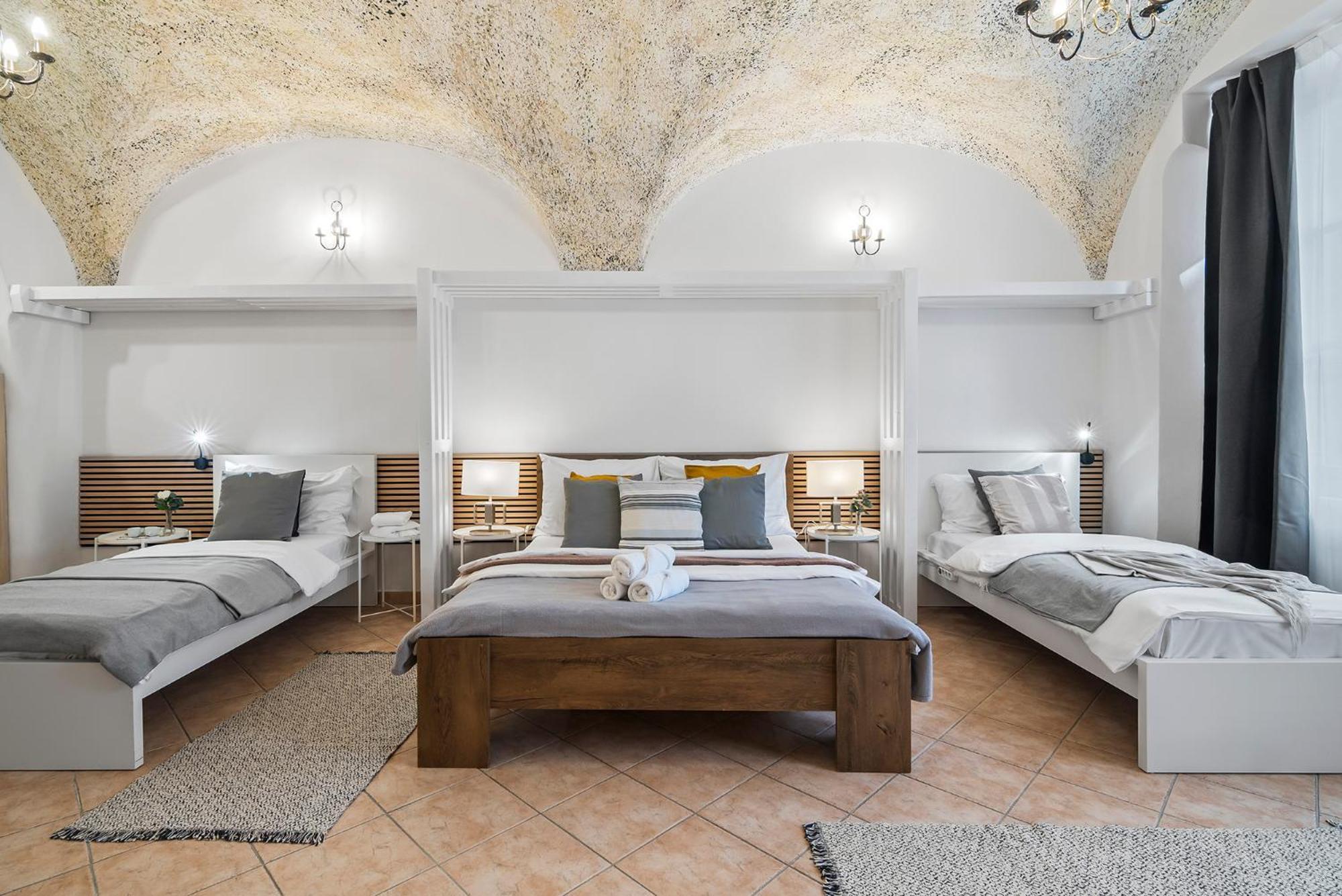 Charles Bridge Historical Apts By Michal&Friends Prag Exterior foto